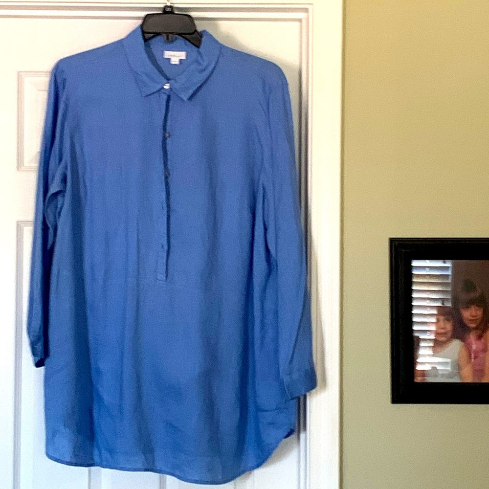 JJill Love Linen tunic type blouse in blue.